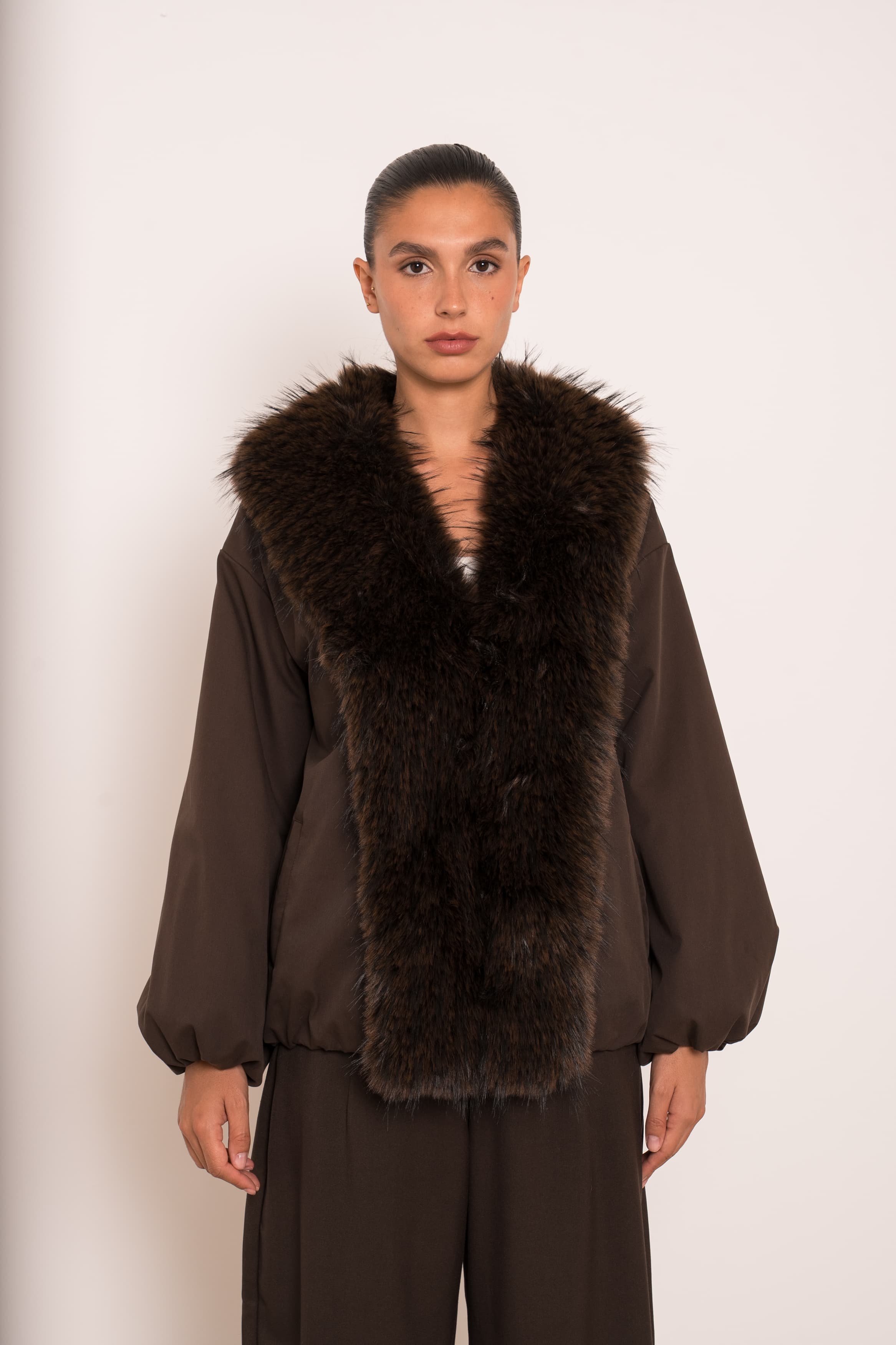 Veste bomber à col en fourrure vegan