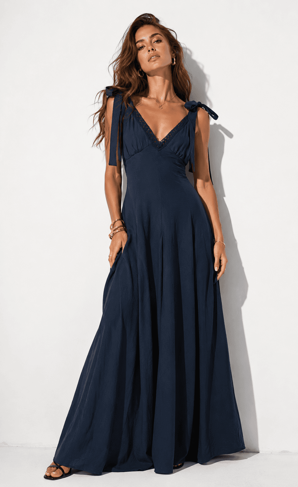 ROBE LONGUE À BRETELLES NOUÉES