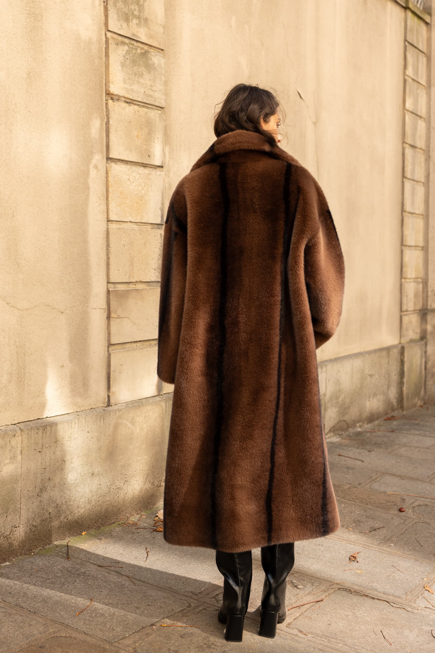 Manteau long en fausse fourrure chocolat