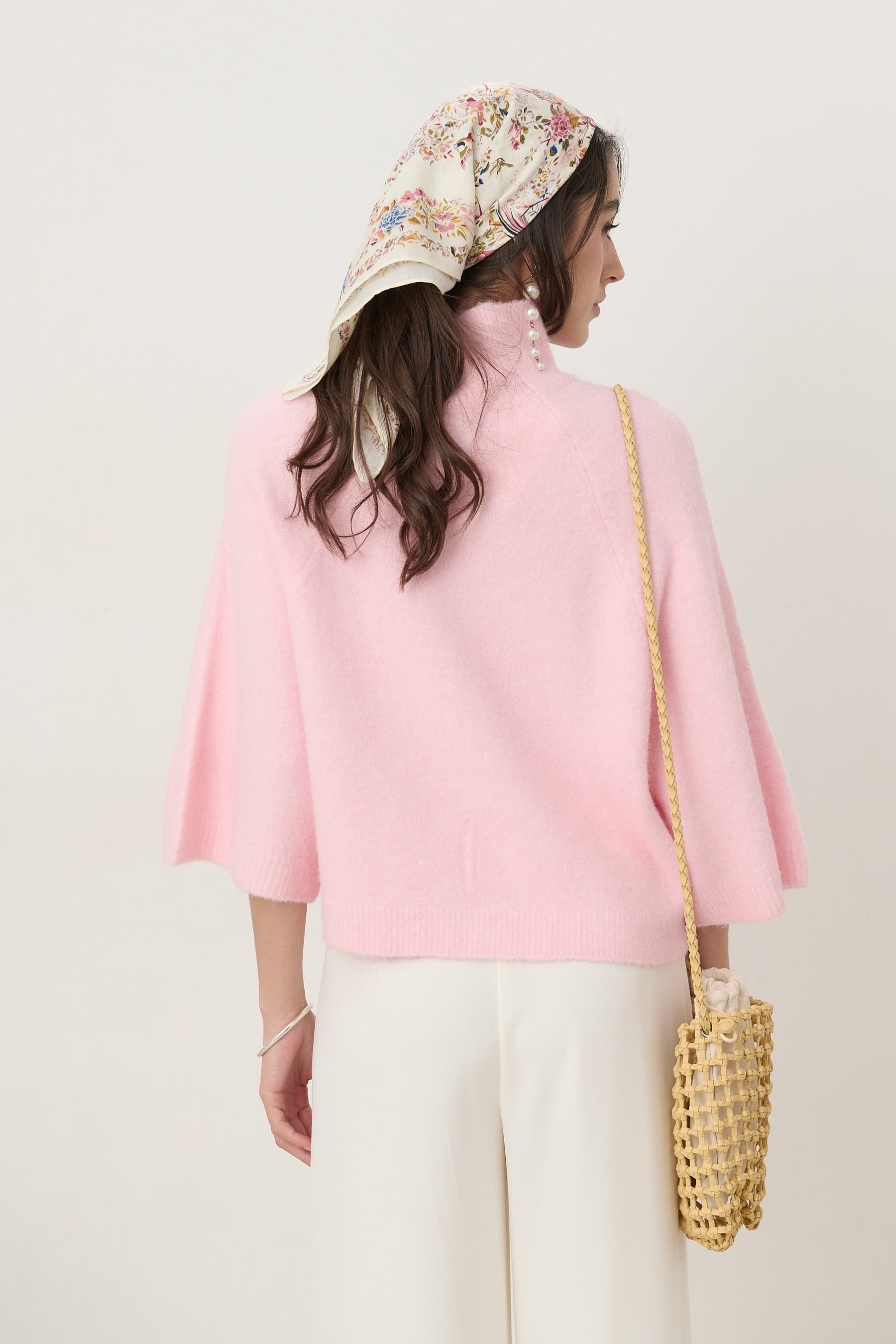 PULL MANCHES COURTES