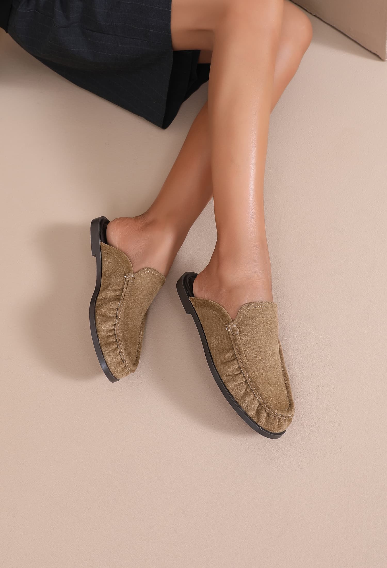 MULES MOCASSINS EN SUÉDINE CAMEL