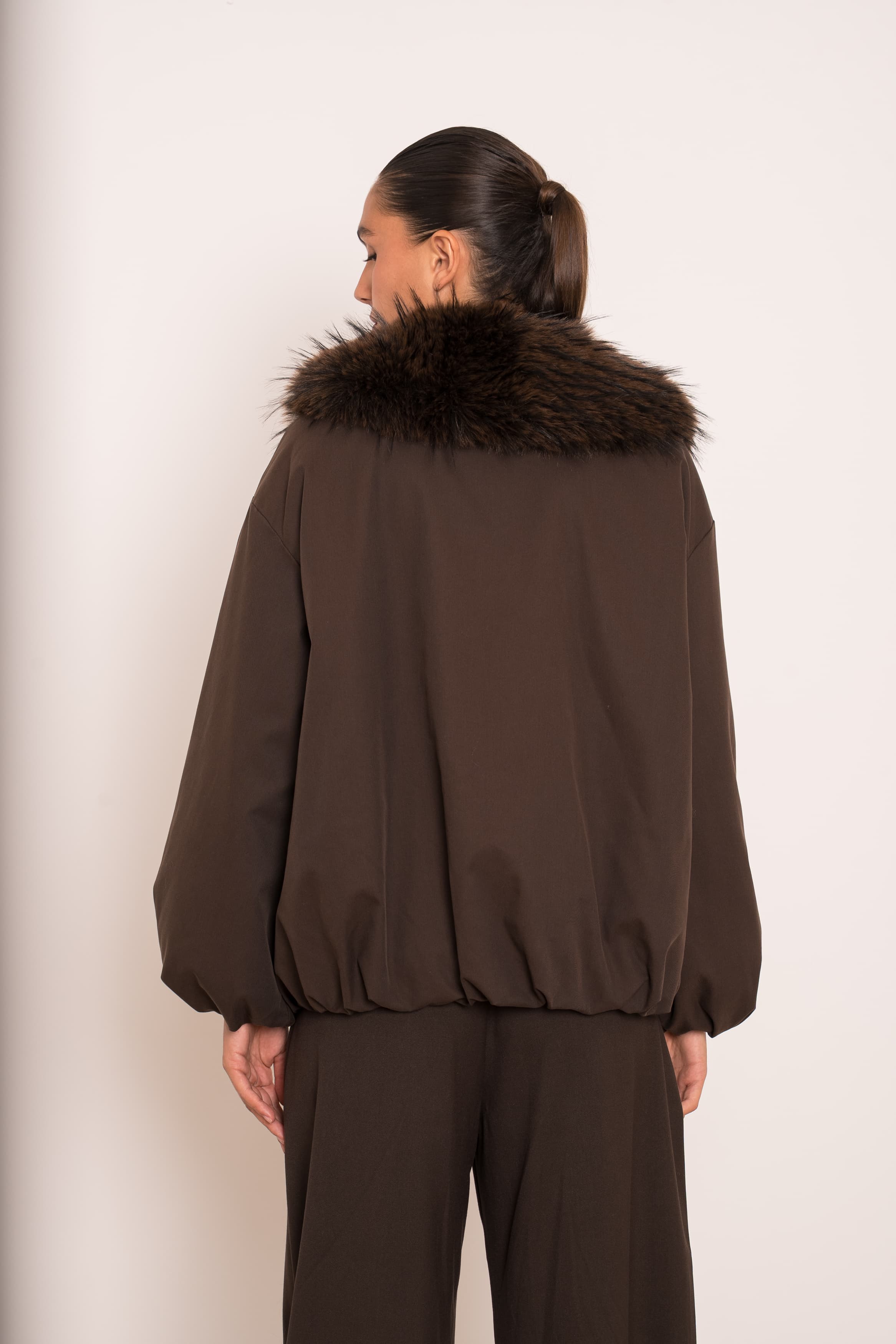 Veste bomber à col en fourrure vegan