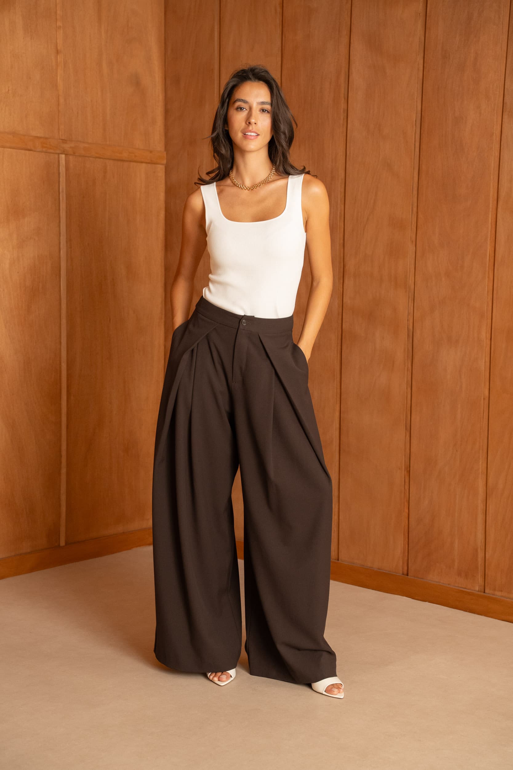 PANTALON LARGE À PLIS MARRON