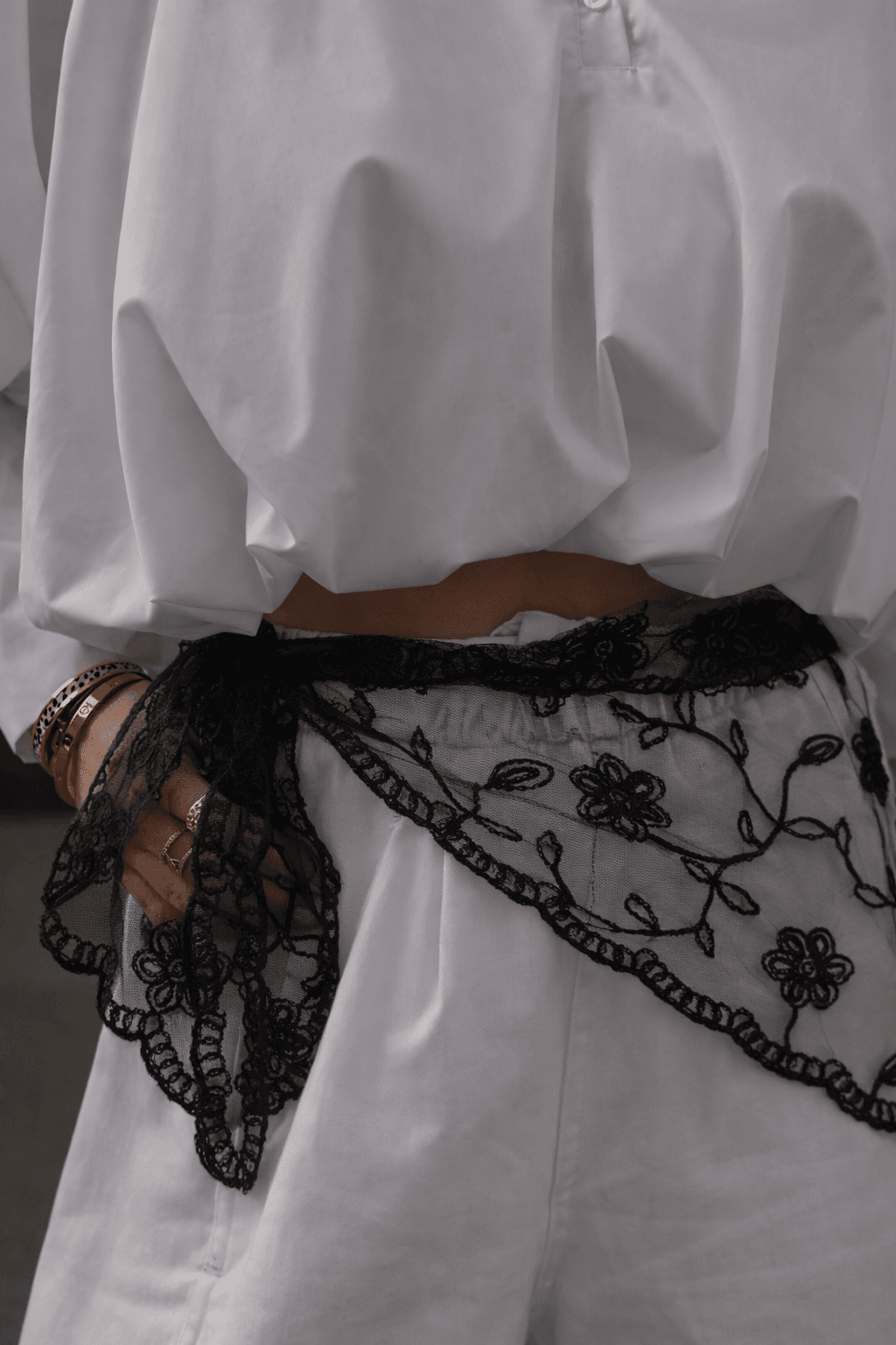 FOULARD EN DENTELLE