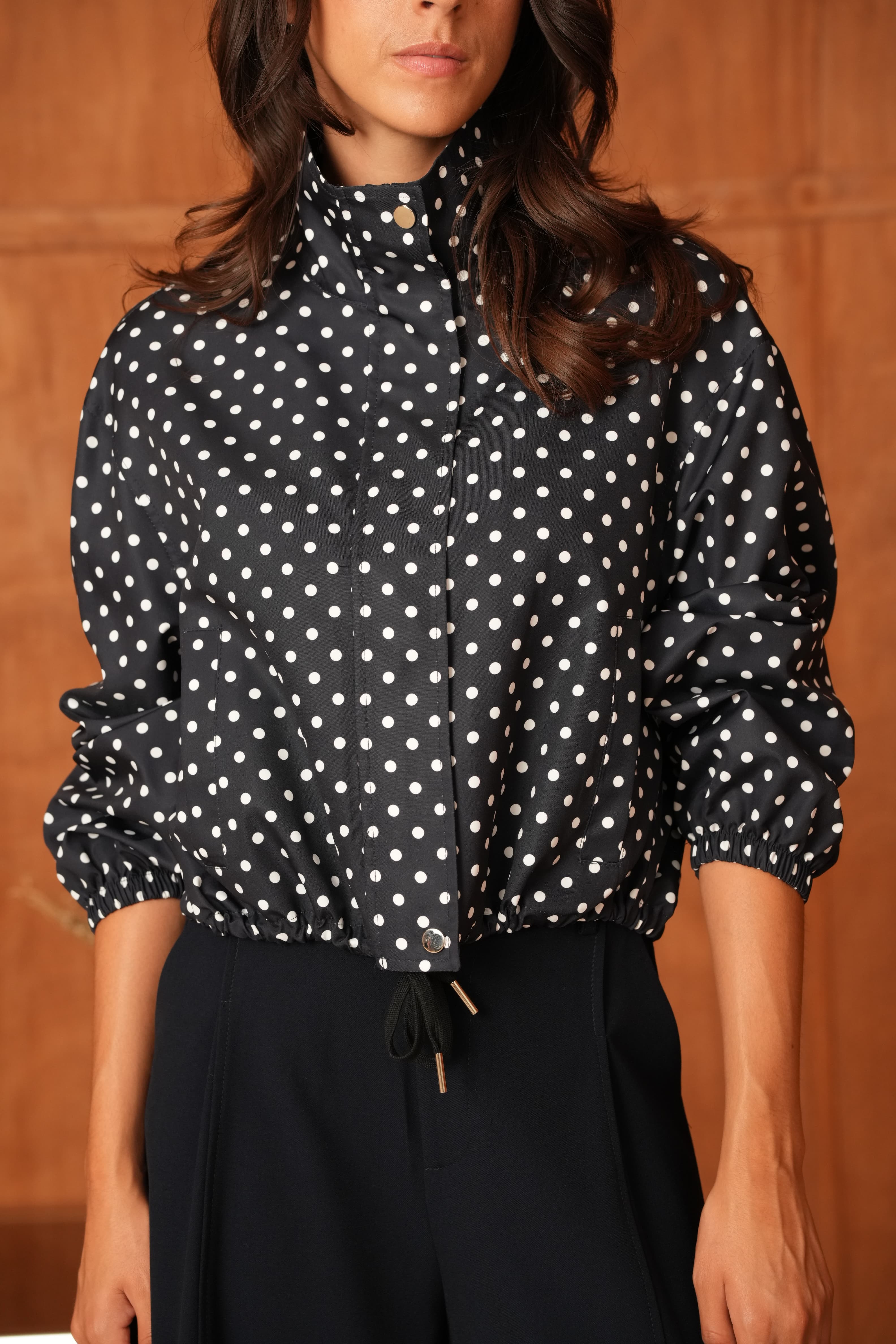 VESTE IMPERMÉABLE À POIS