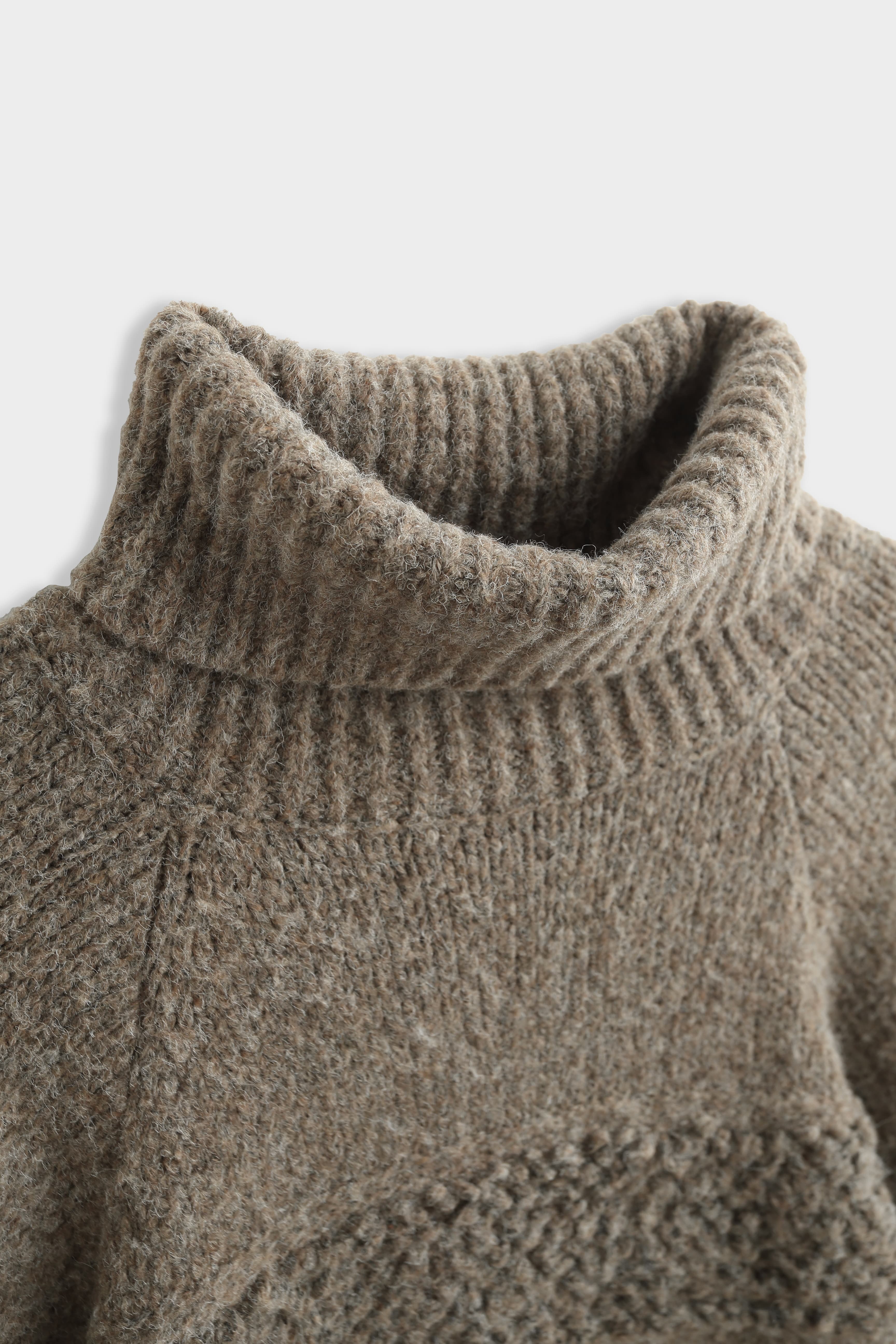 PULL MAILLE BOUCLÉE