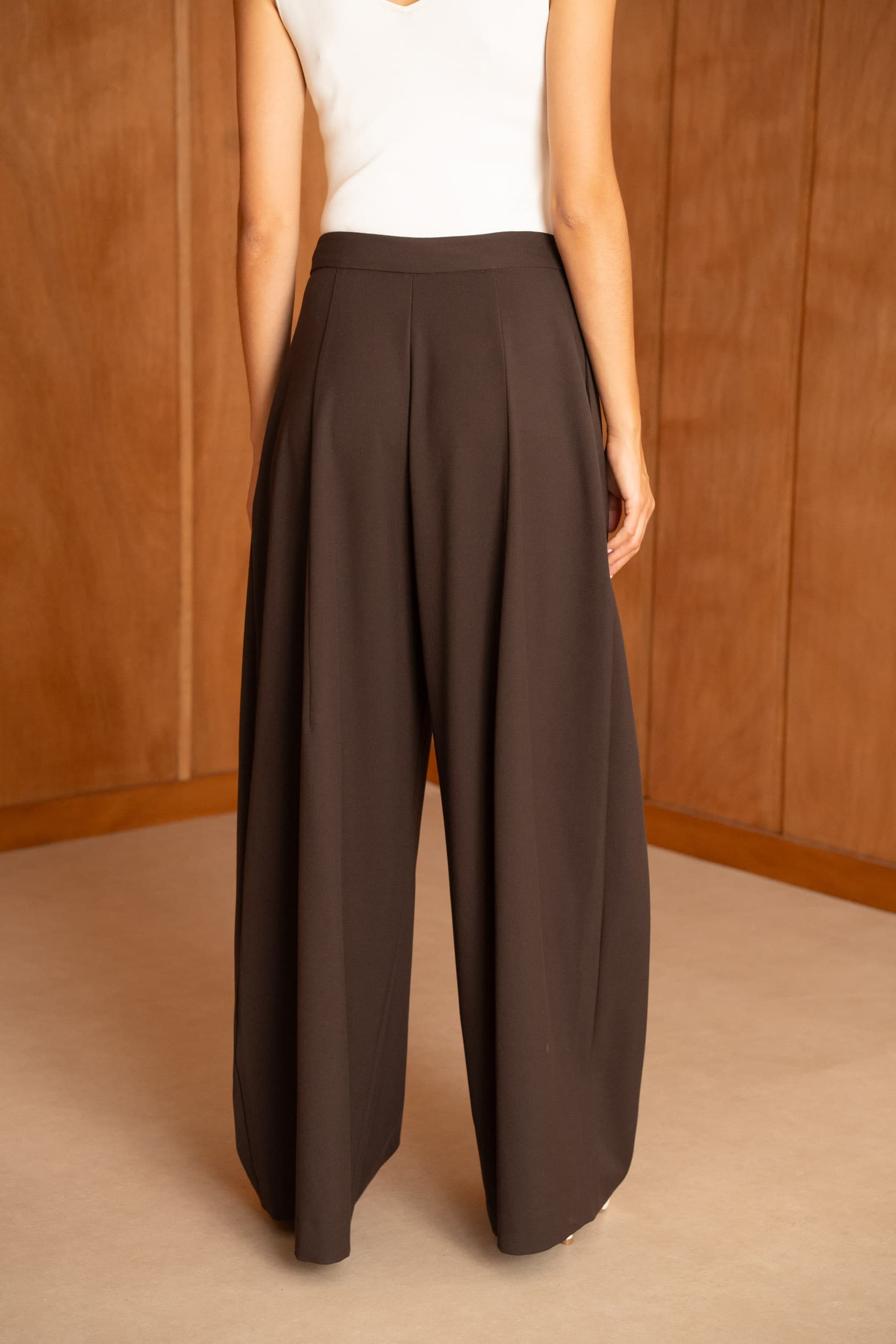 PANTALON LARGE À PLIS MARRON