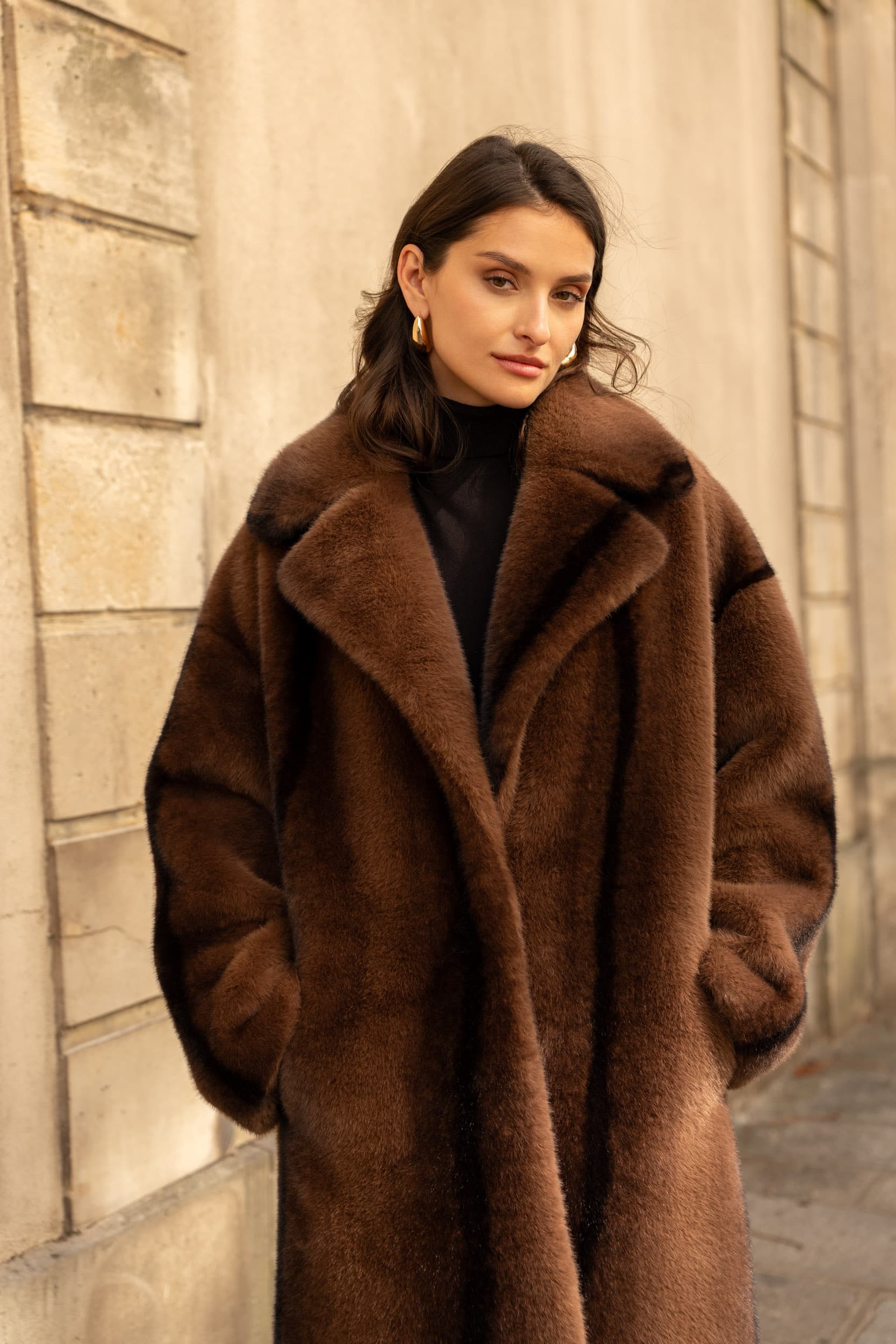 Manteau long en fausse fourrure chocolat