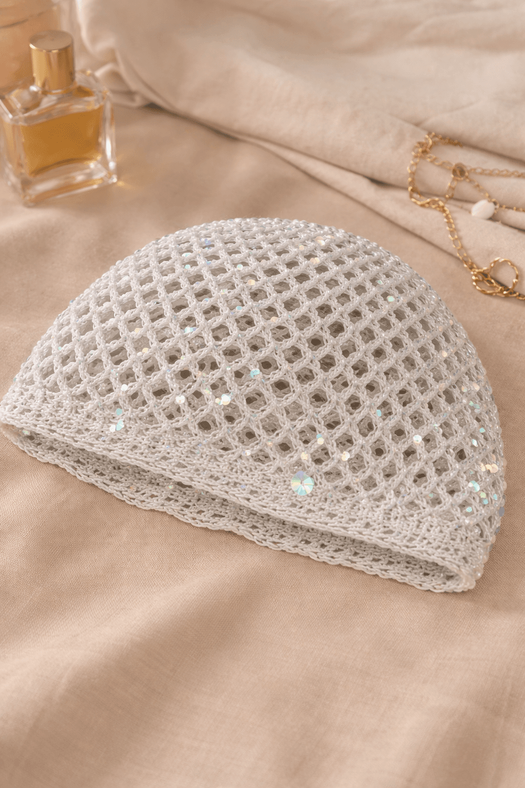 BONNET EN CROCHET ET SEQUINS