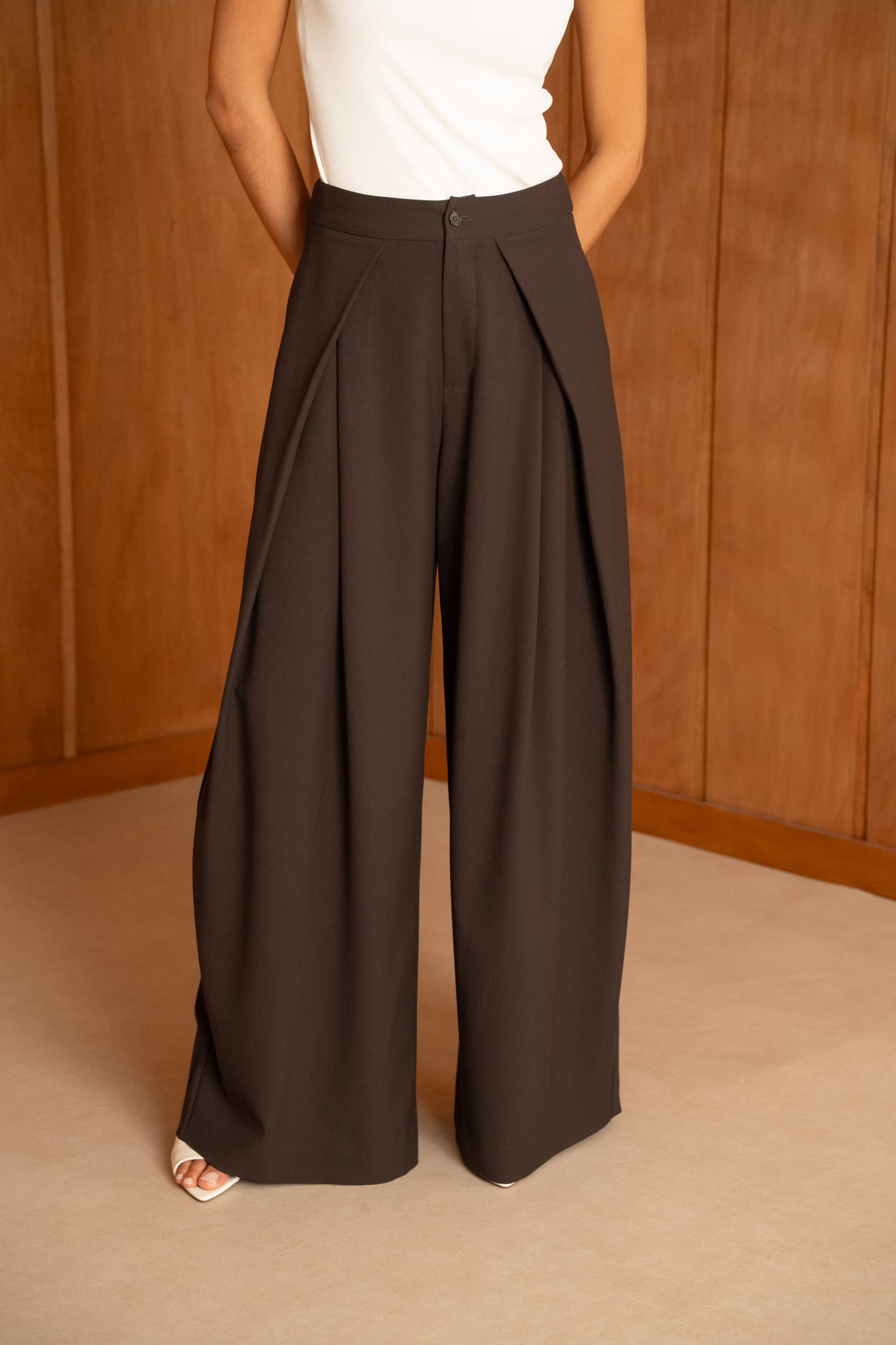 PANTALON LARGE À PLIS MARRON