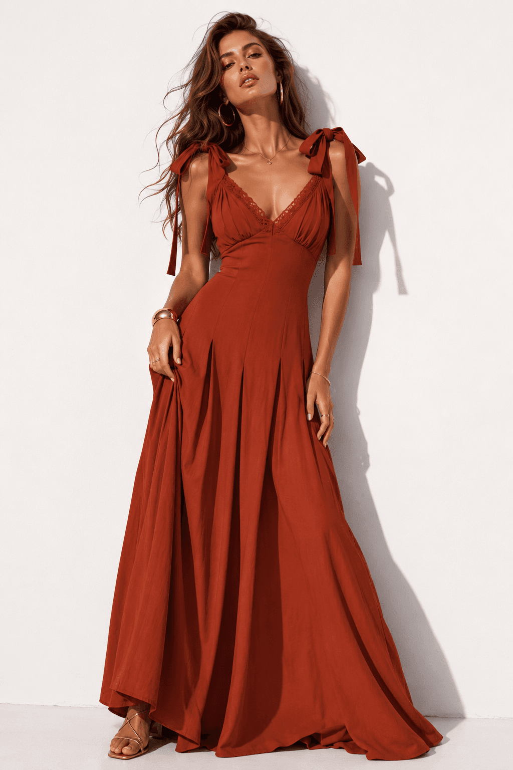 ROBE LONGUE À BRETELLES NOUÉES