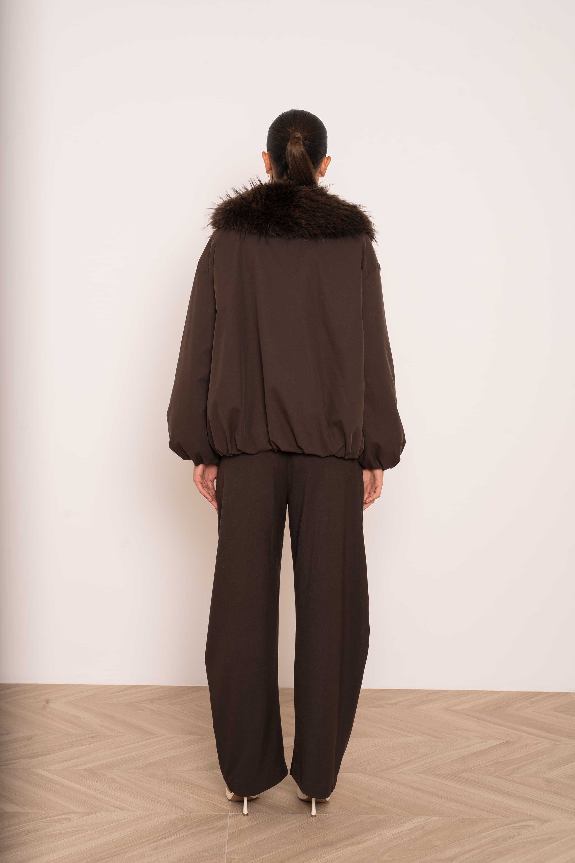 Veste bomber à col en fourrure vegan