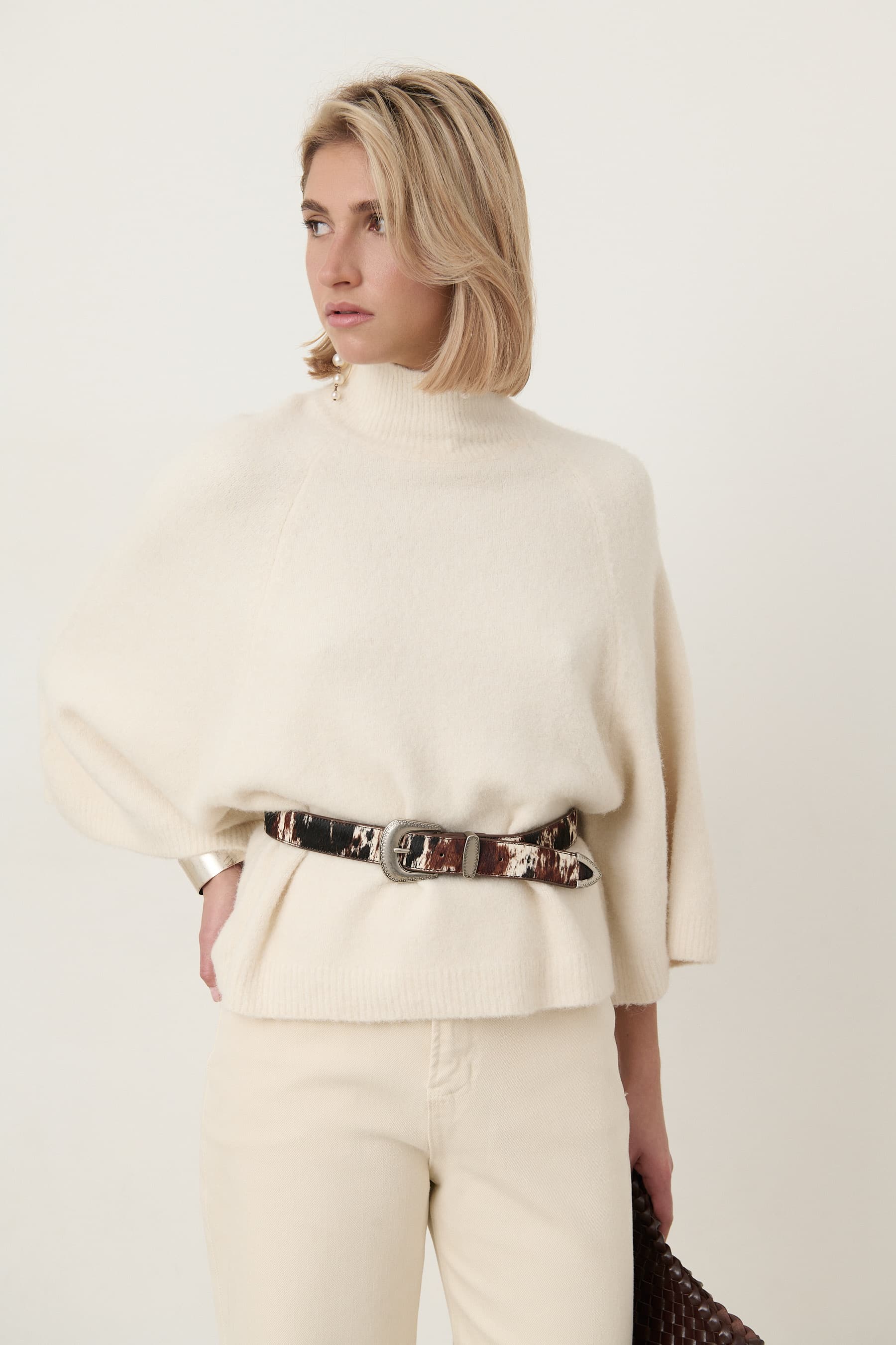 PULL MANCHES COURTES