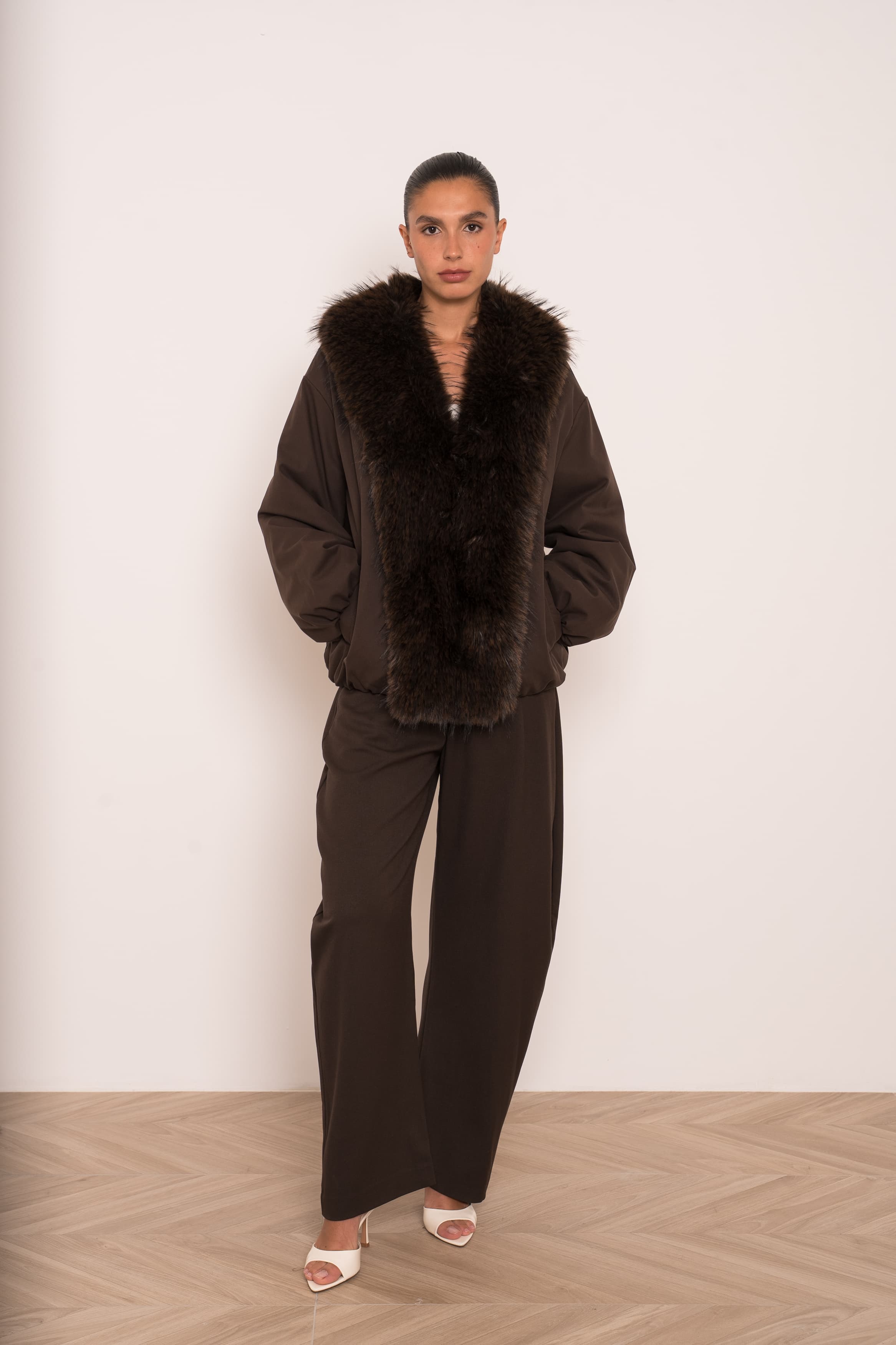Veste bomber à col en fourrure vegan