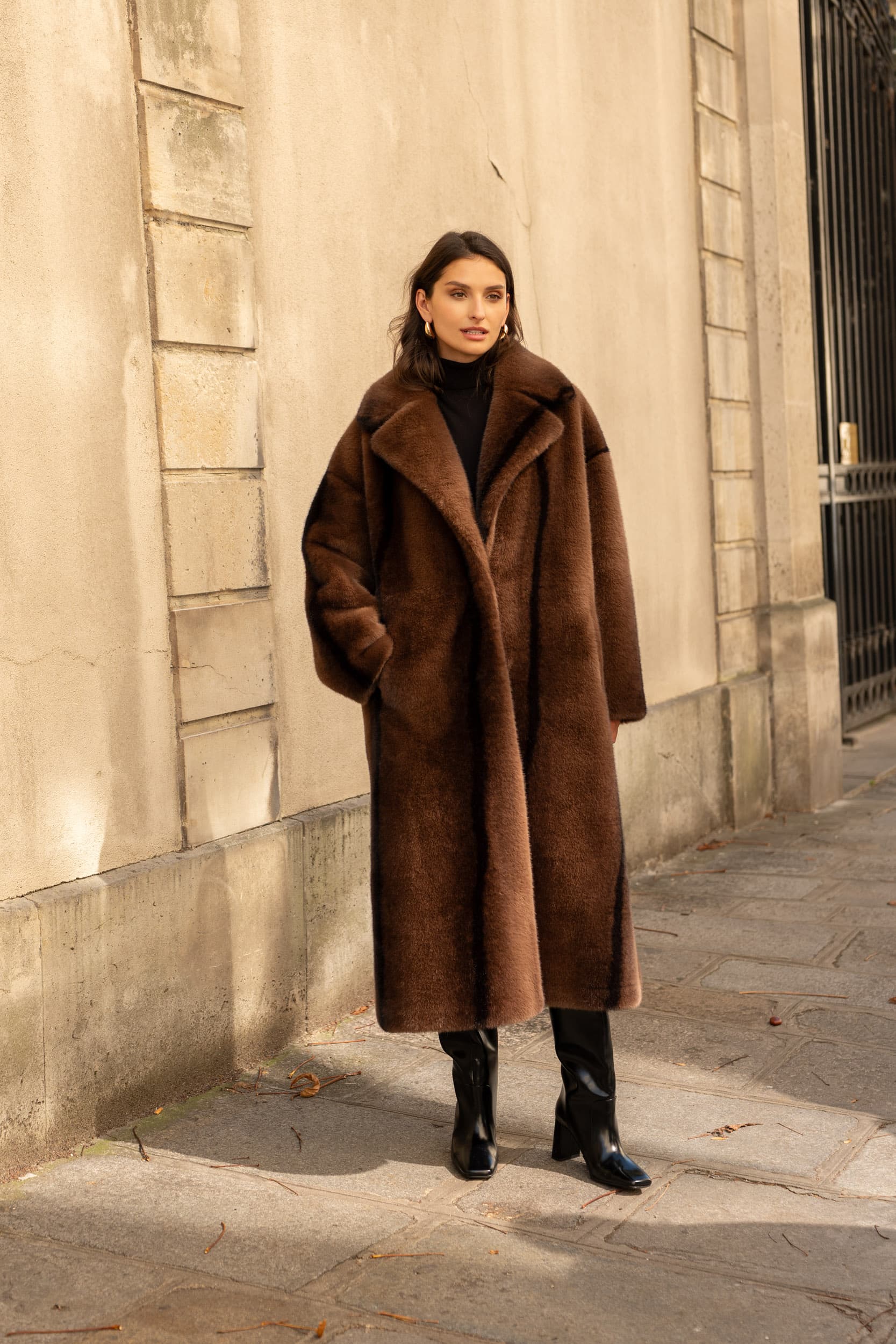 Manteau long en fausse fourrure chocolat