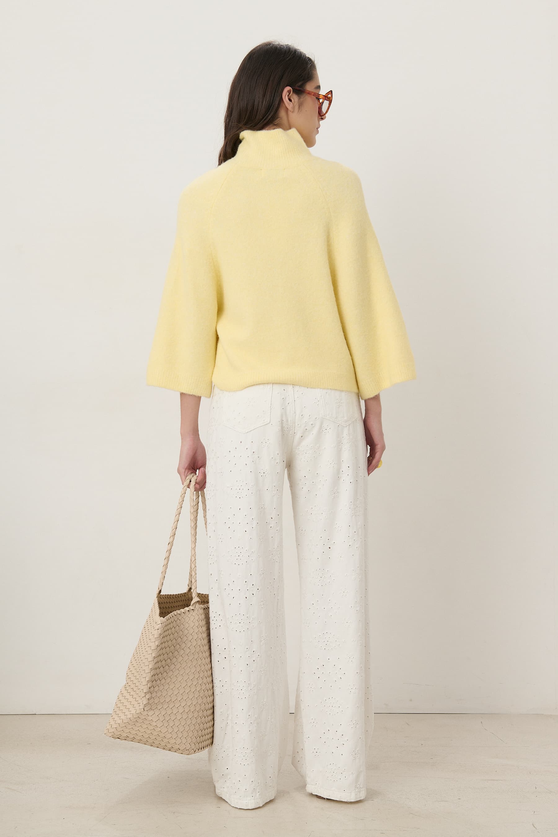 PULL MANCHES COURTES 