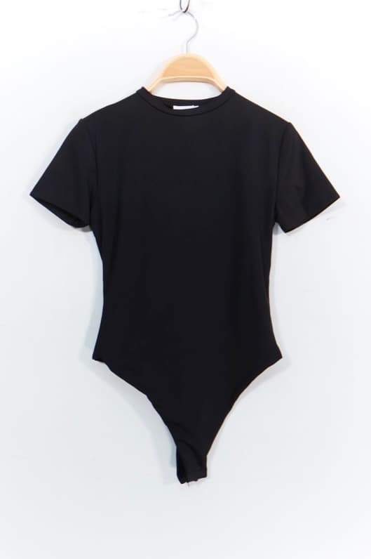 BODY ESSENTIEL MANCHES COURTES 