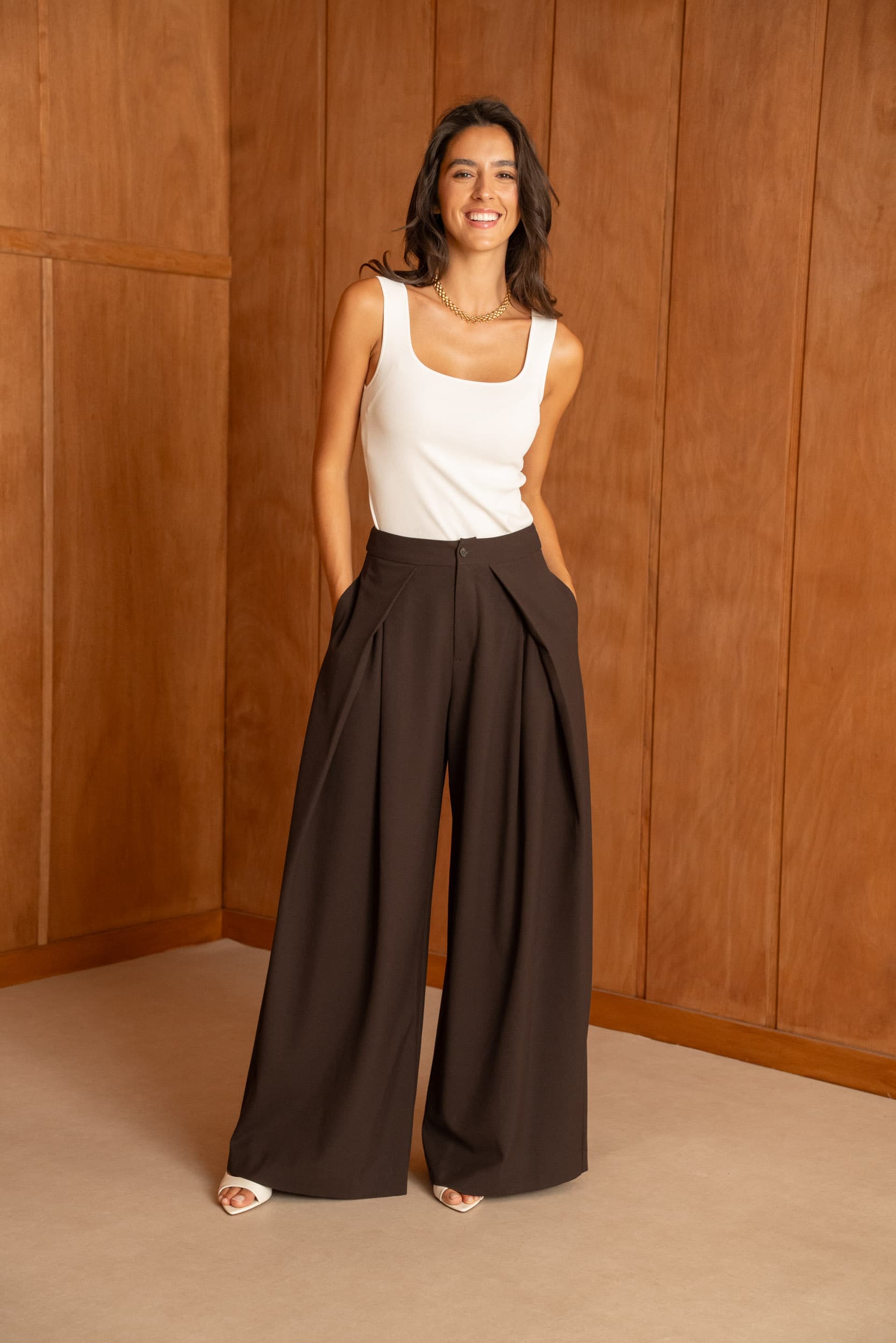 PANTALON LARGE À PLIS MARRON