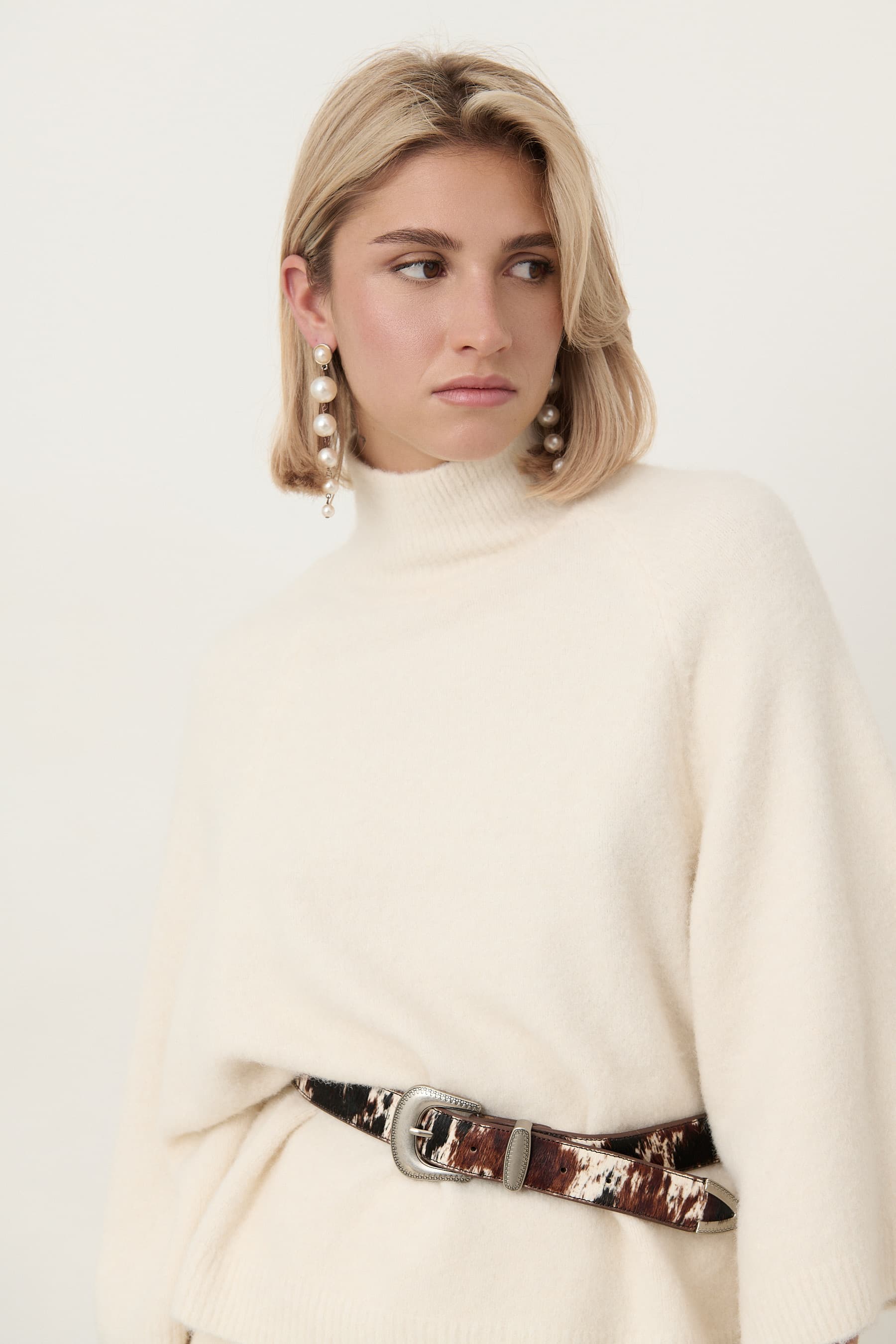 PULL MANCHES COURTES