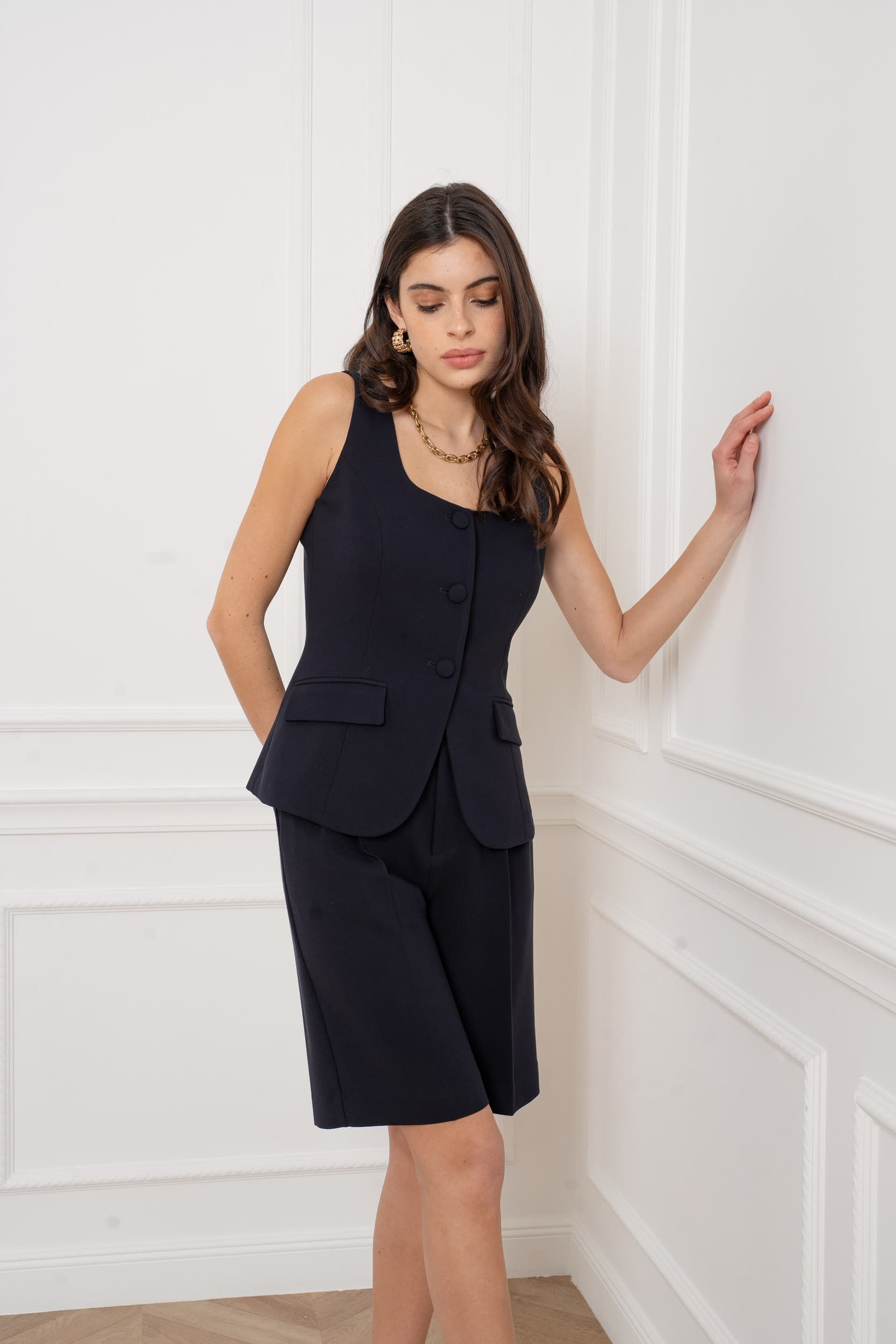 TOP AJUSTÉ AVEC BOUTONS