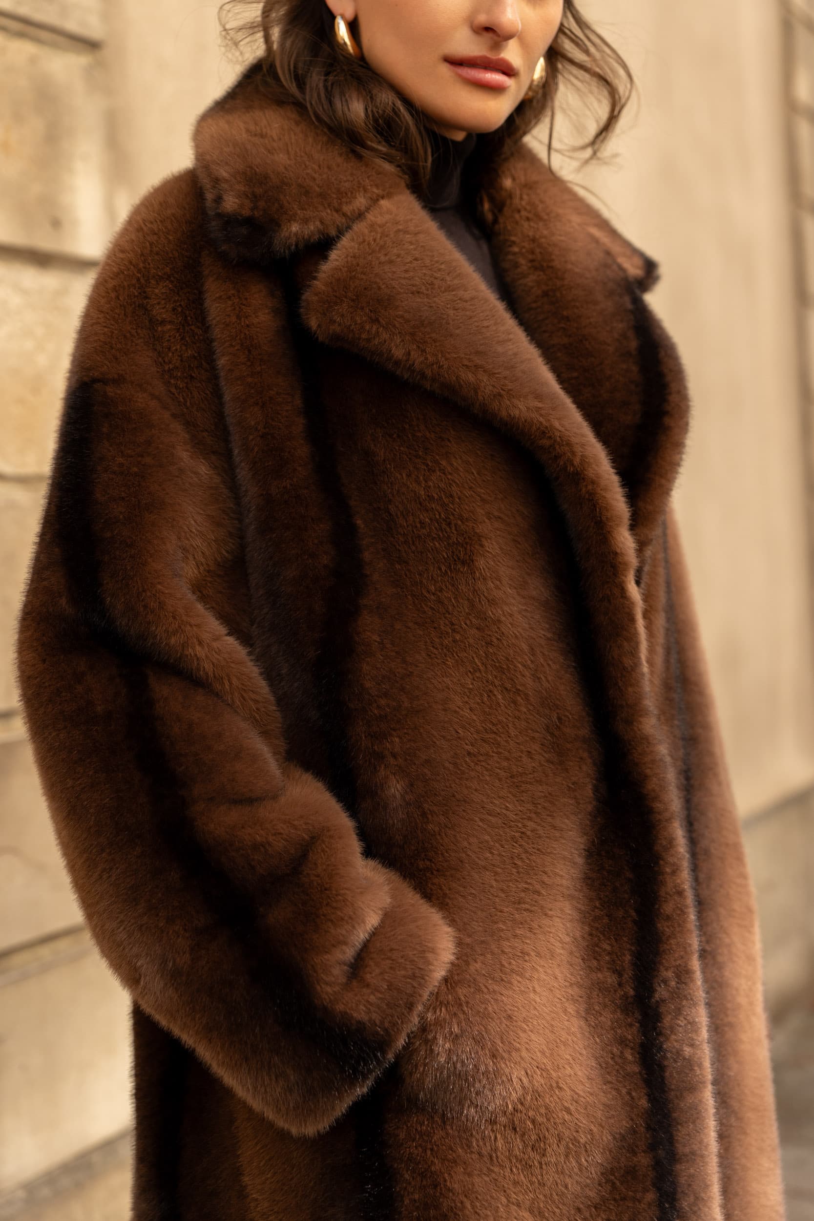 Manteau long en fausse fourrure chocolat