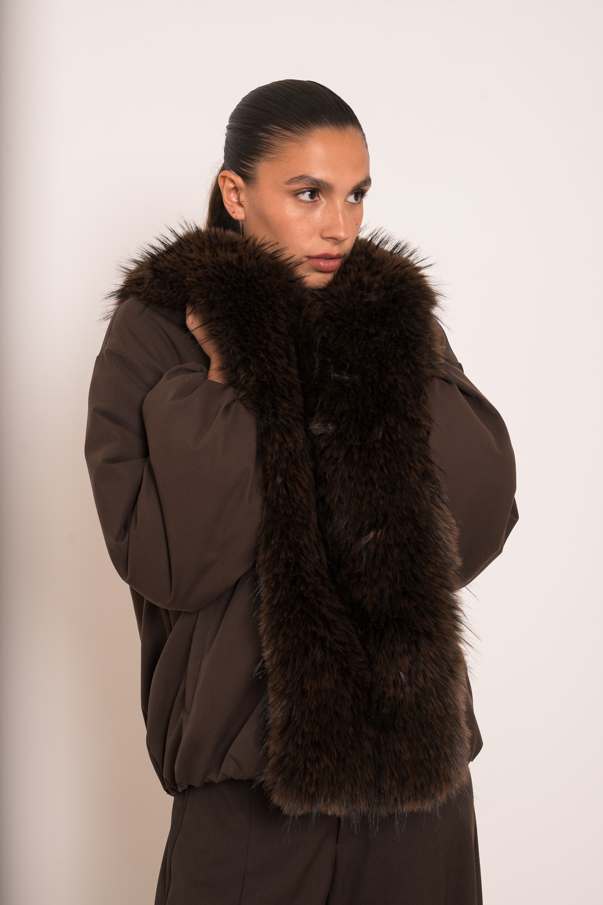 Veste bomber à col en fourrure vegan